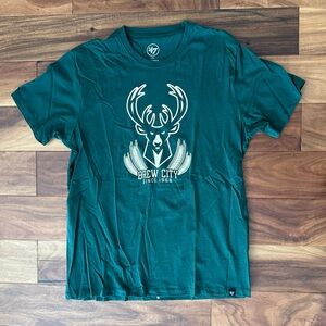 ‘47 Brand Milwaukee Bucks Green Graphic Tee size Large